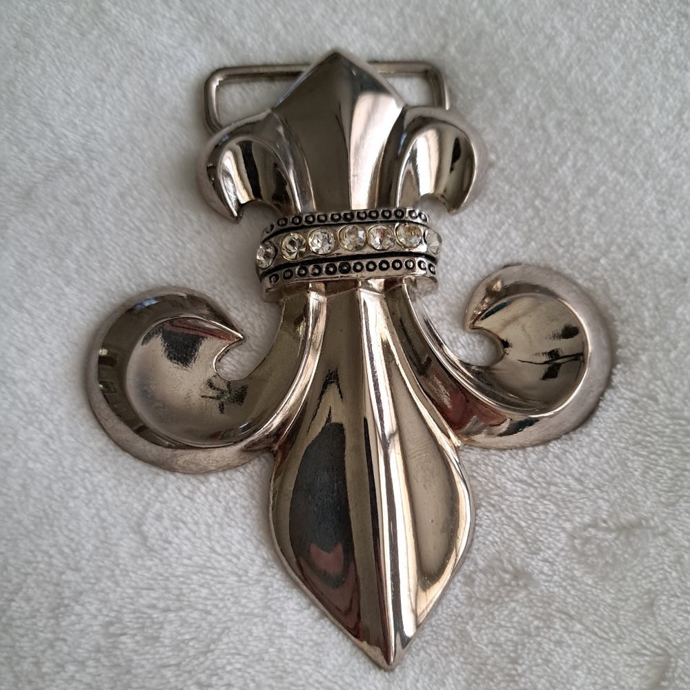 Fleur de lis belt buckle